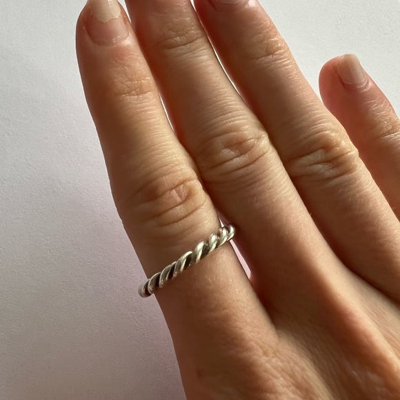 Pandora Intertwined Twist Rope Ring - Picture 10 of 12